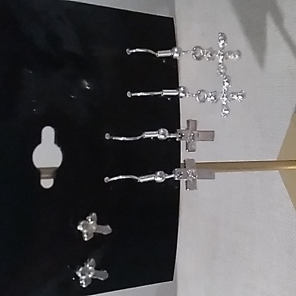 VINTAGE Cross Earring Set NEW on Original Card - Picture 3 of 10